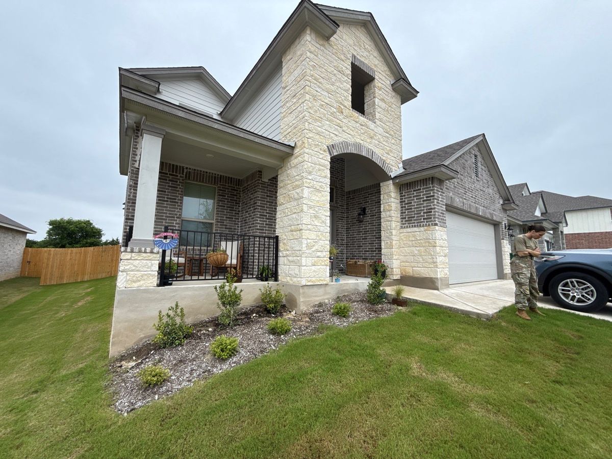 Heritage gutter installation along a Harker Heights home’s roofline.